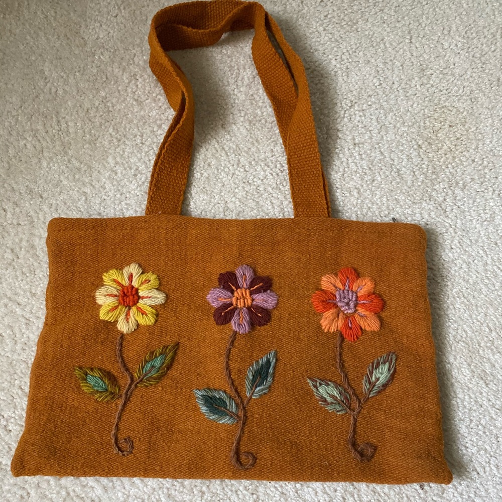 Vintage flower embroidered handbag